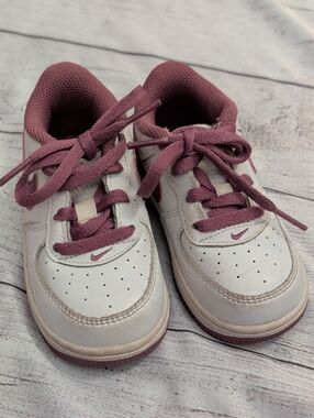 Nike Kids White and Mauve Lace-Up Sneakers
